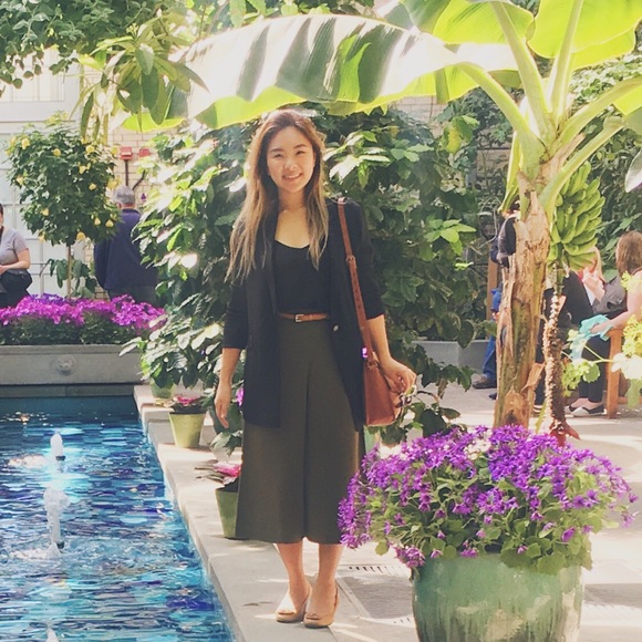 Meet your Posher, Ellen - Picture 1 of 2